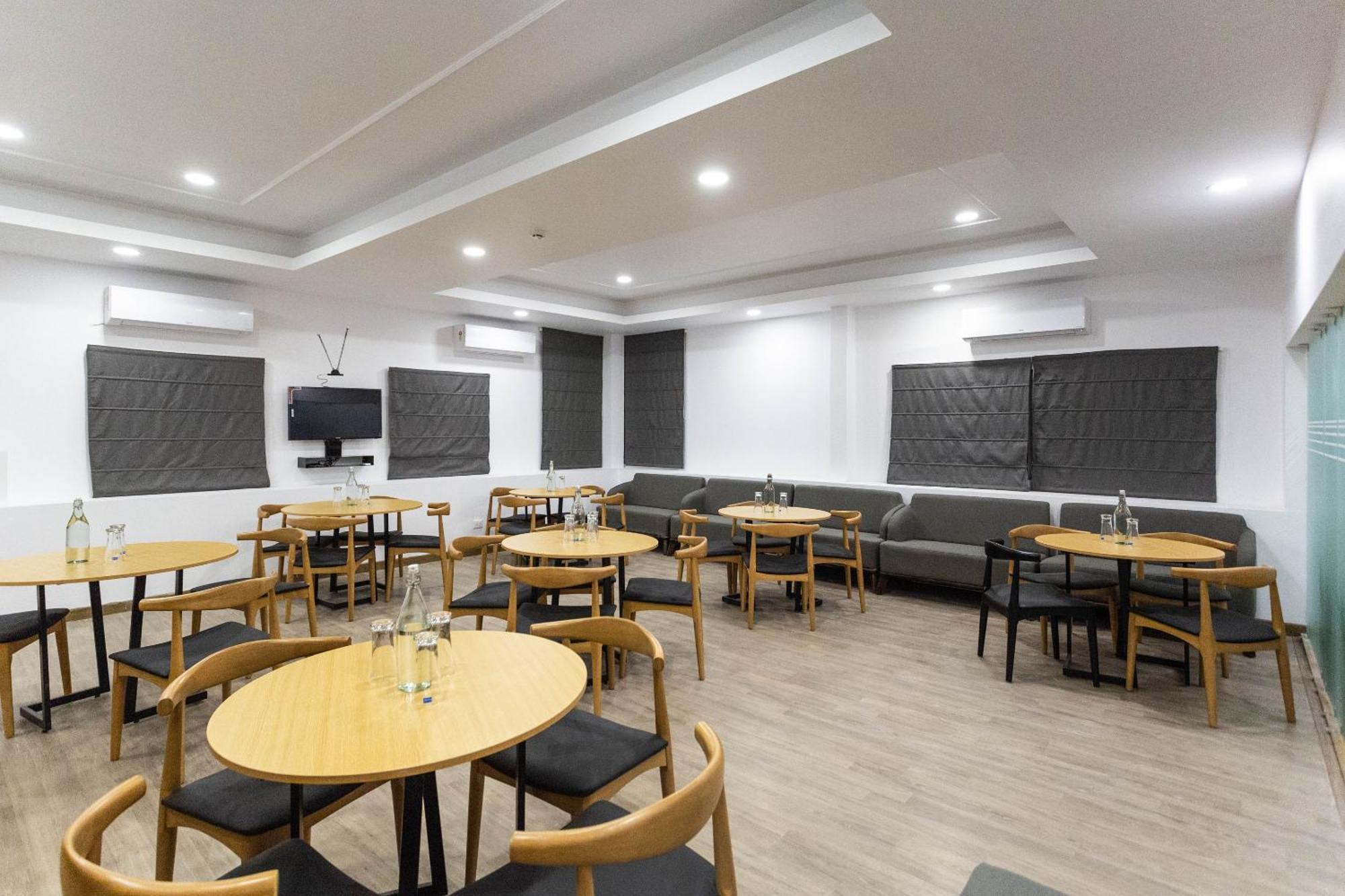 Super Townhouse Habitat New Town Rooms & Party Spaces 加尔各答 外观 照片